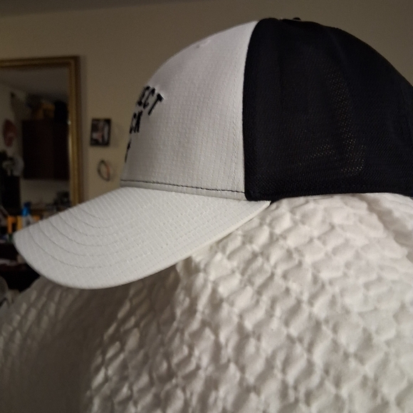 Under Armour Project Rock Trucker Snapback Hat White Black Size OSFM 1369815 100 - Picture 3 of 5